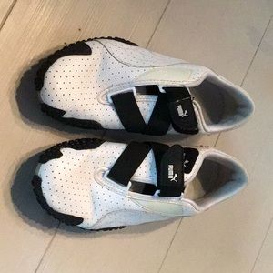 Puma Women’s sneakers size 7, white w/black